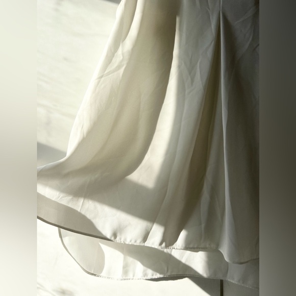 VINCE CAMUTO Women's Sleeveless V-neck Blouse size Small - Picture 6 of 9